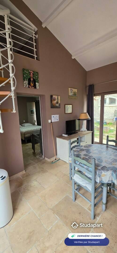 Casa para alugar por € 600 por mês em Fontvieille, Chemin de la Grand Draille