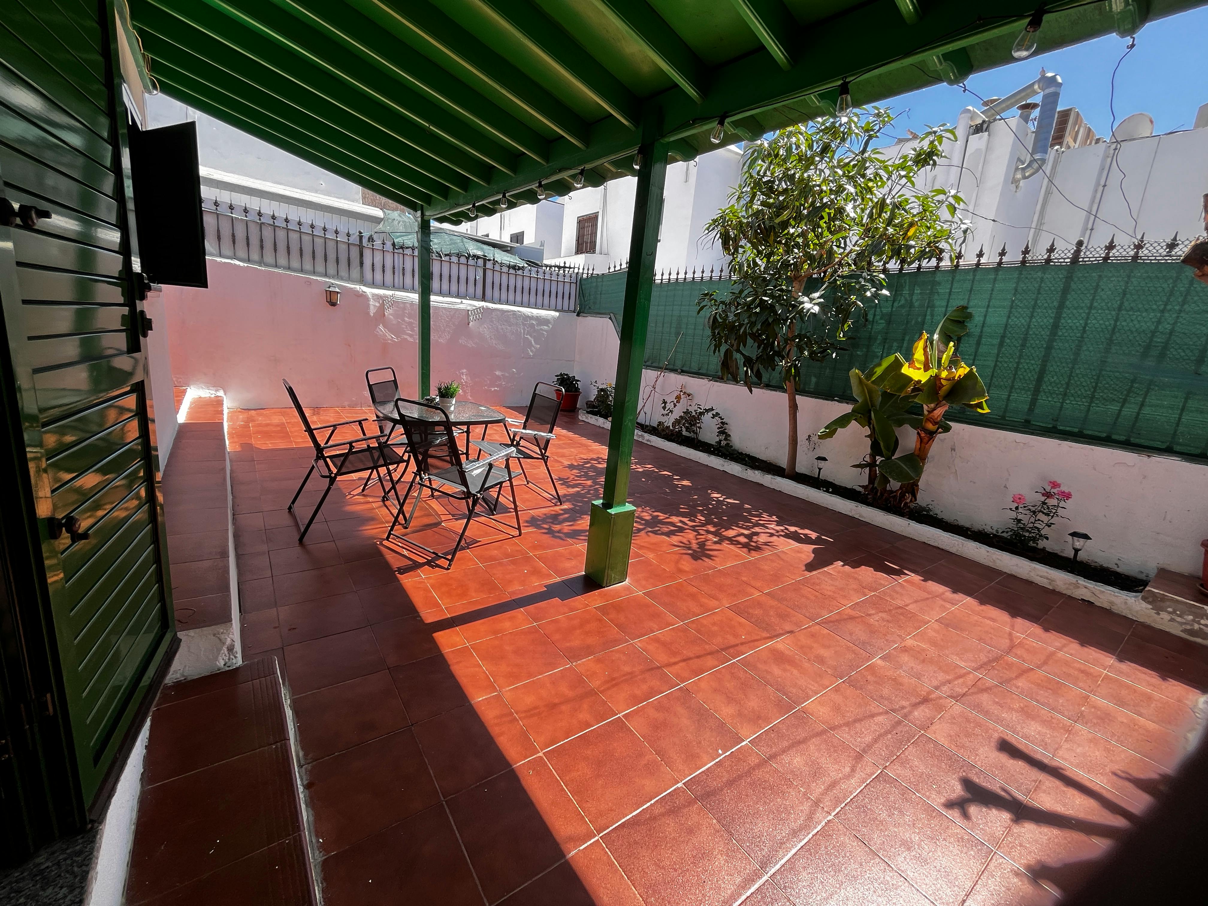 Apartment for rent for €2,500 per month in Puerto del Carmen, Calle Austria