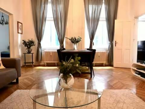 Váci utca, Budapest preview