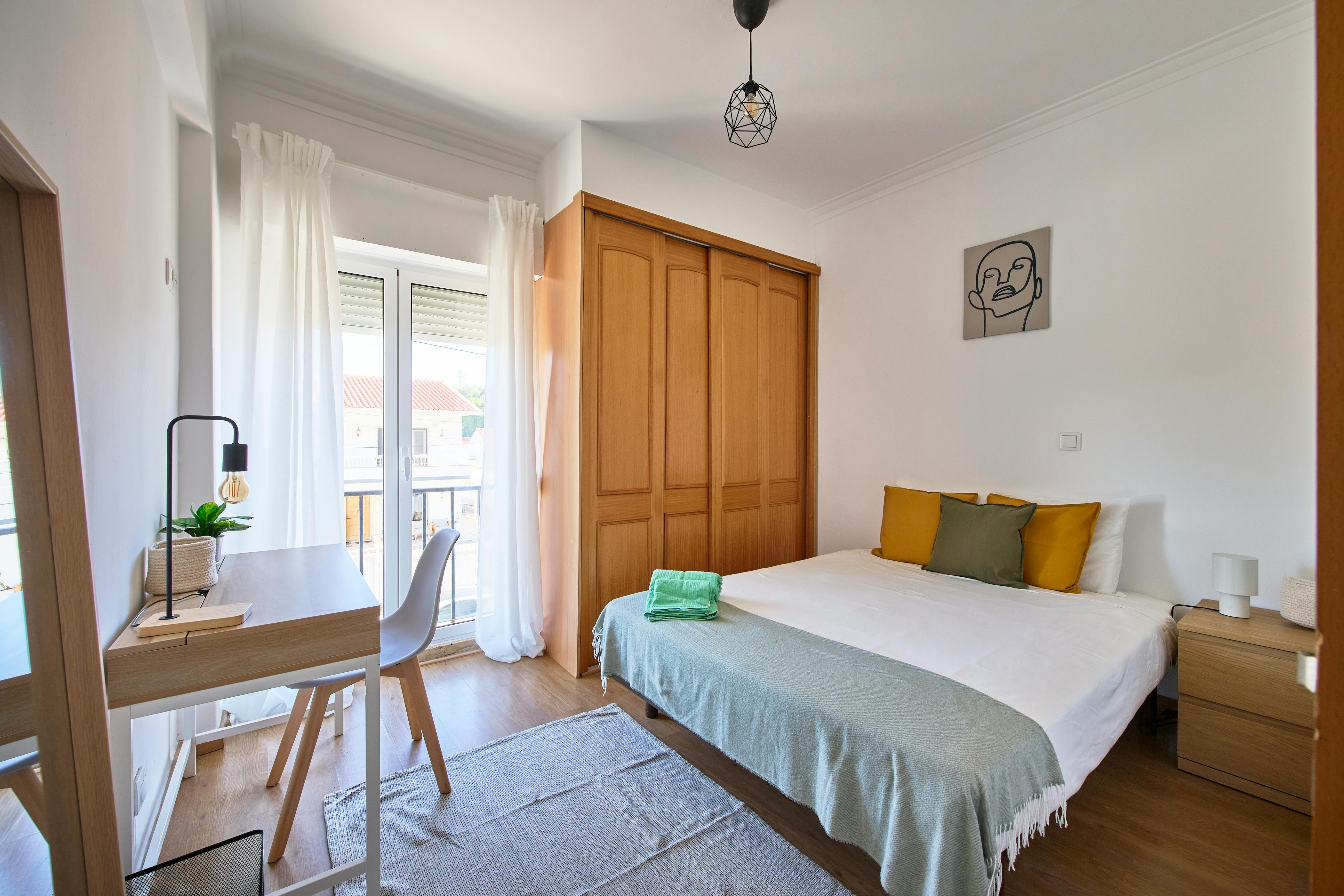 Cameră privată de închiriat pentru 650 EUR pe lună în Estoril, Estrada Alapraia