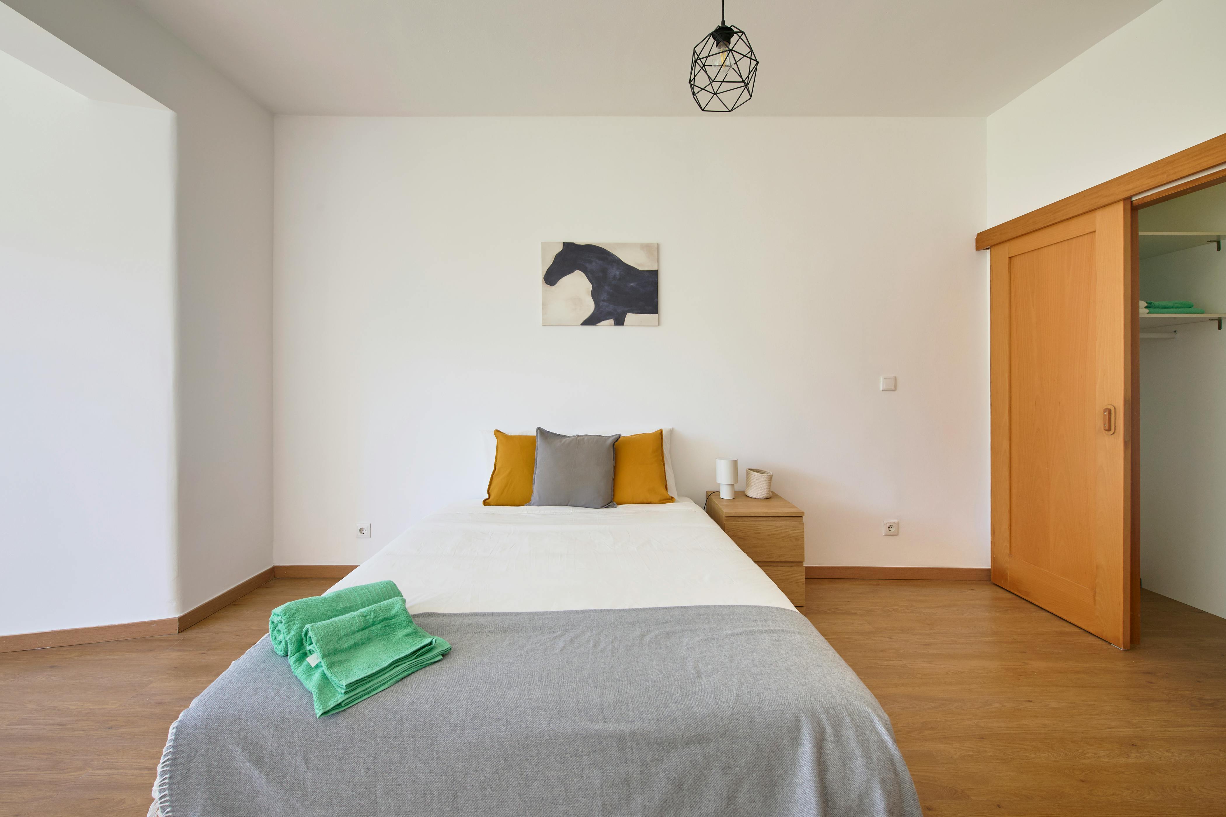 Cameră privată de închiriat pentru 650 EUR pe lună în Estoril, Estrada Alapraia