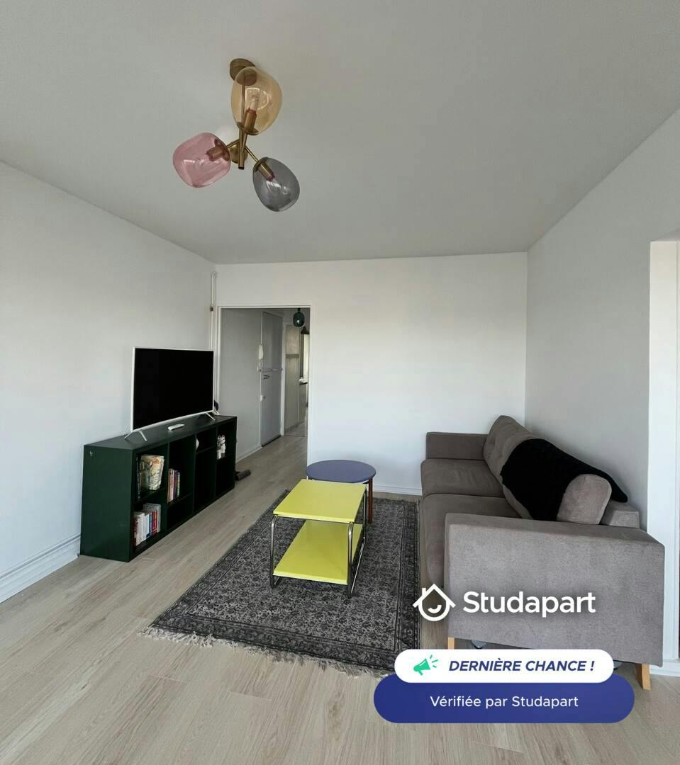 Appartement te huur voor € 1.050 per maand in La Rochelle, Rue du Professeur André Tournade