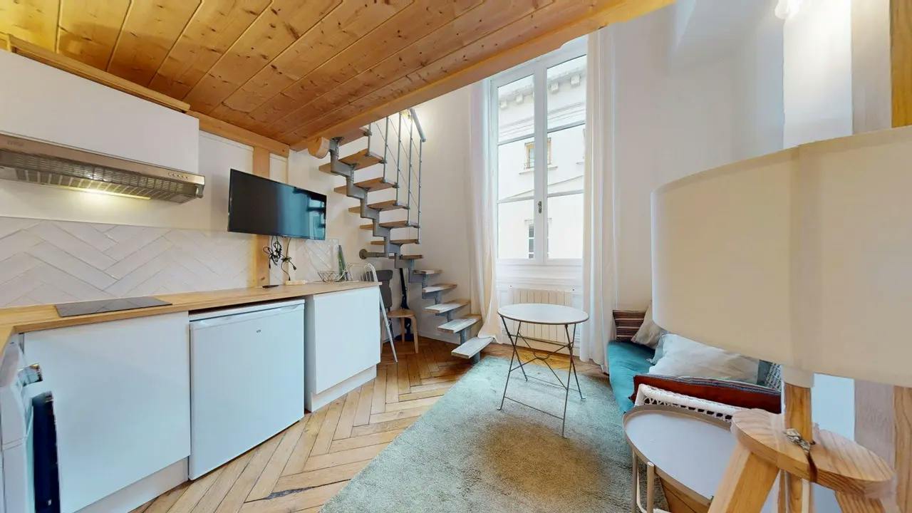 Studio te huur voor € 750 per maand in Lyon, Rue Royale