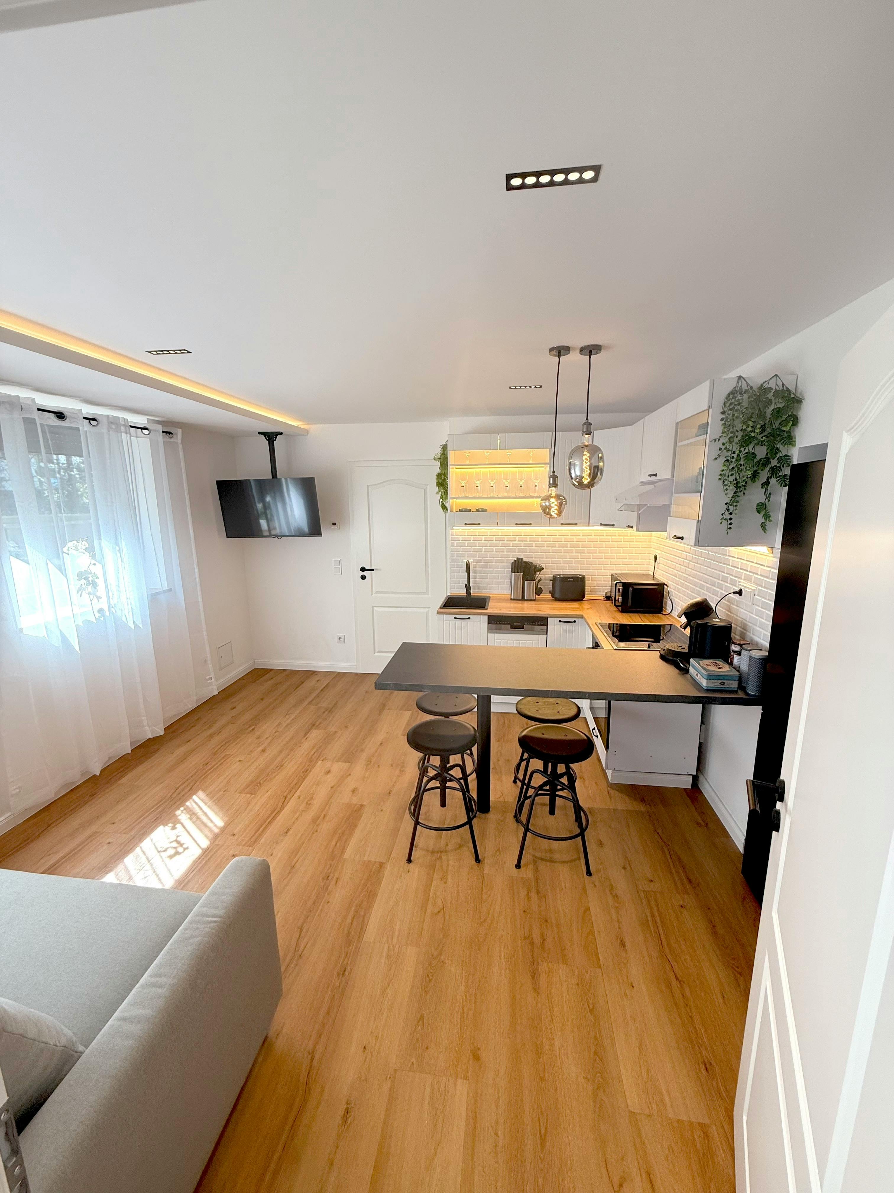 Apartment for rent for €2,250 per month in Leverkusen, Sonderburger Straße