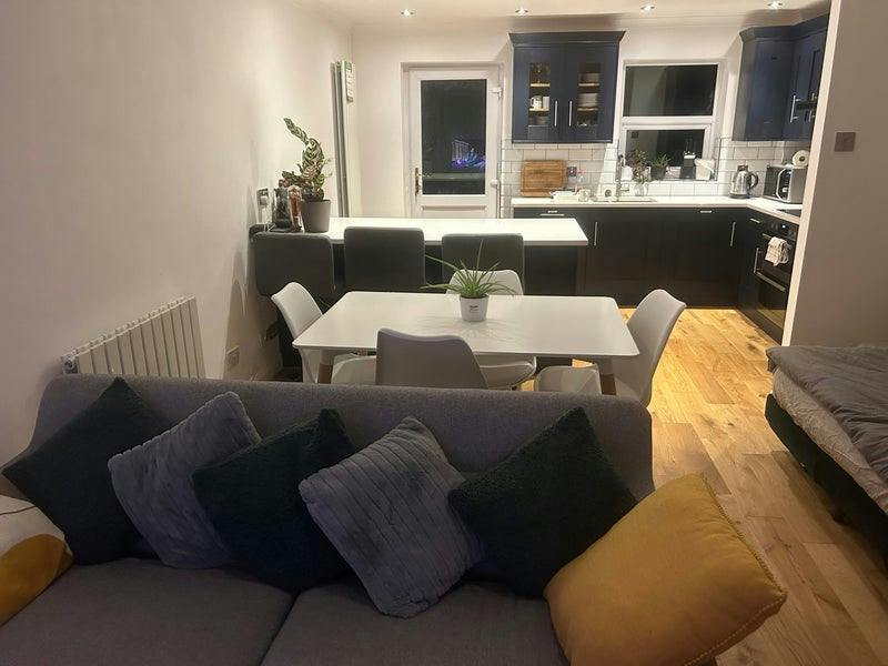 House for rent for £2,200 per month in Cardiff, Foster Drive