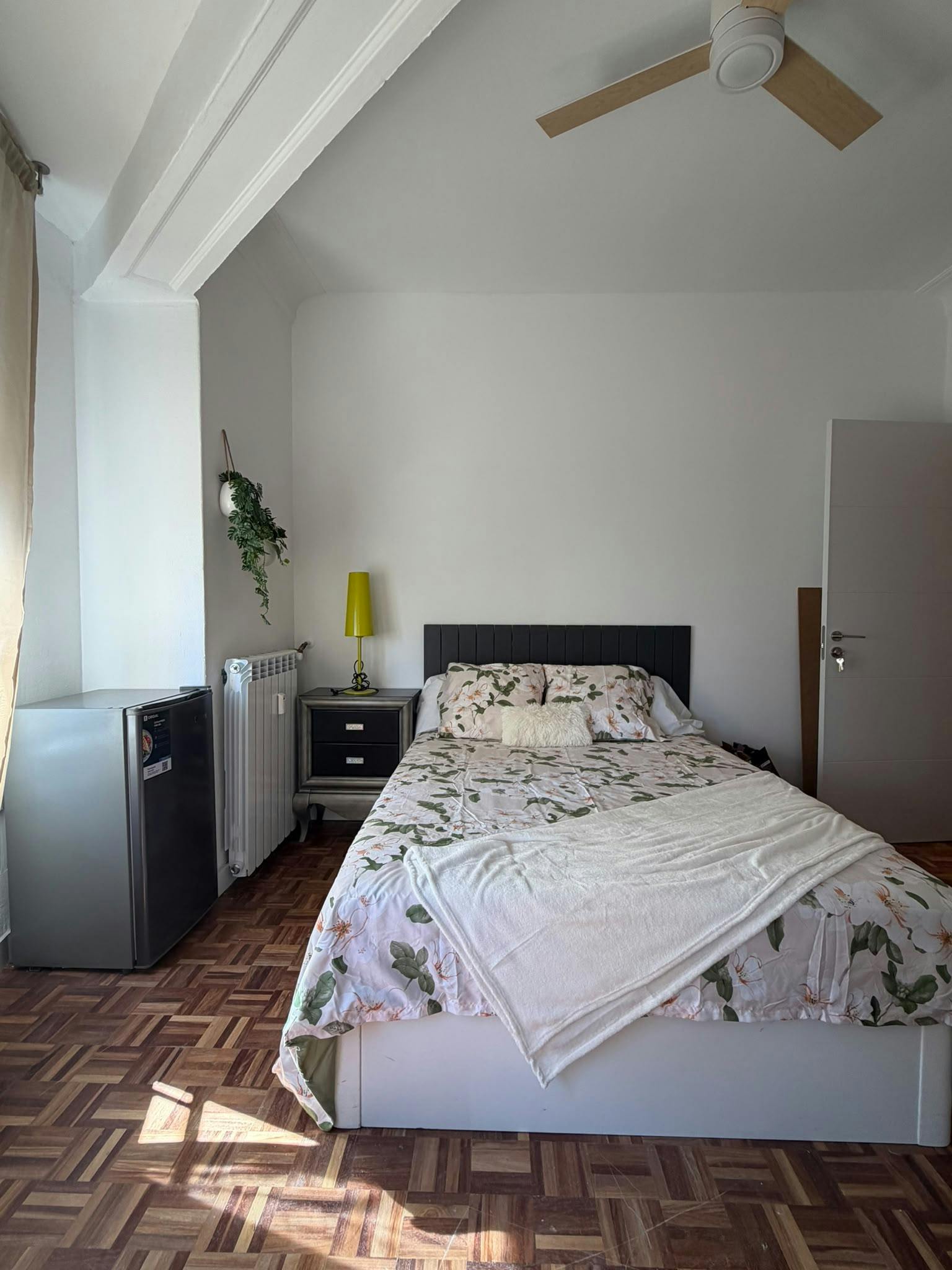Private room for rent for €510 per month in Zaragoza, Paseo Gran Vía