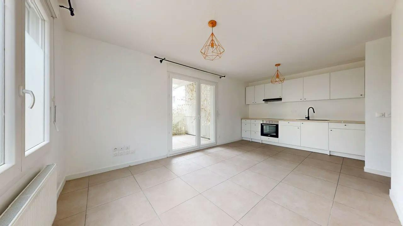 Apartment for rent for €916 per month in Vaulx-en-Velin, Rue Alexandre Dumas