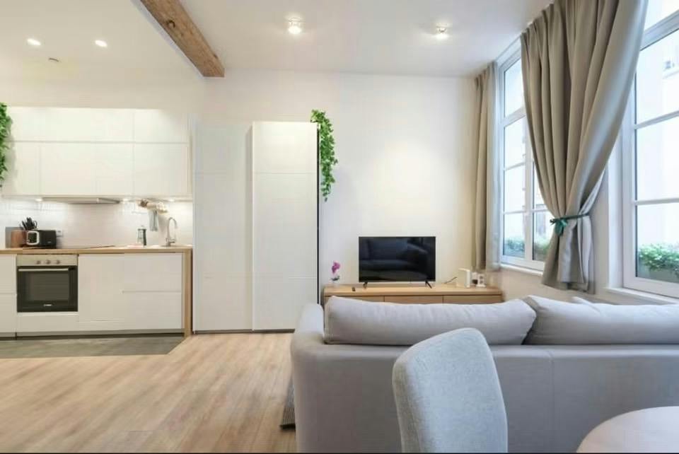 Apartment for rent for €1,800 per month in Brussels, Grasmarkt