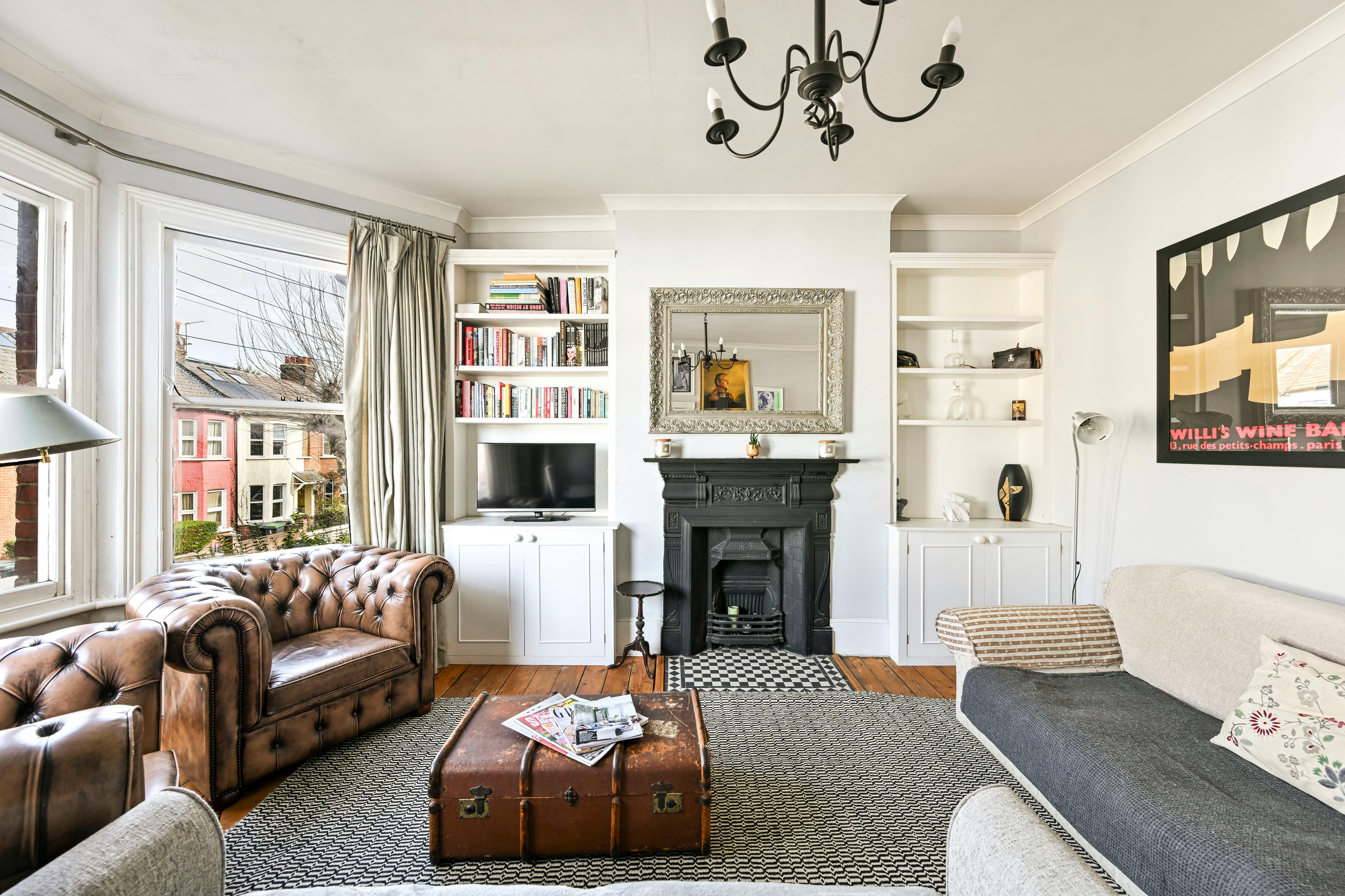 Apartment for rent for £3,500 per month in London, Carlingford Road