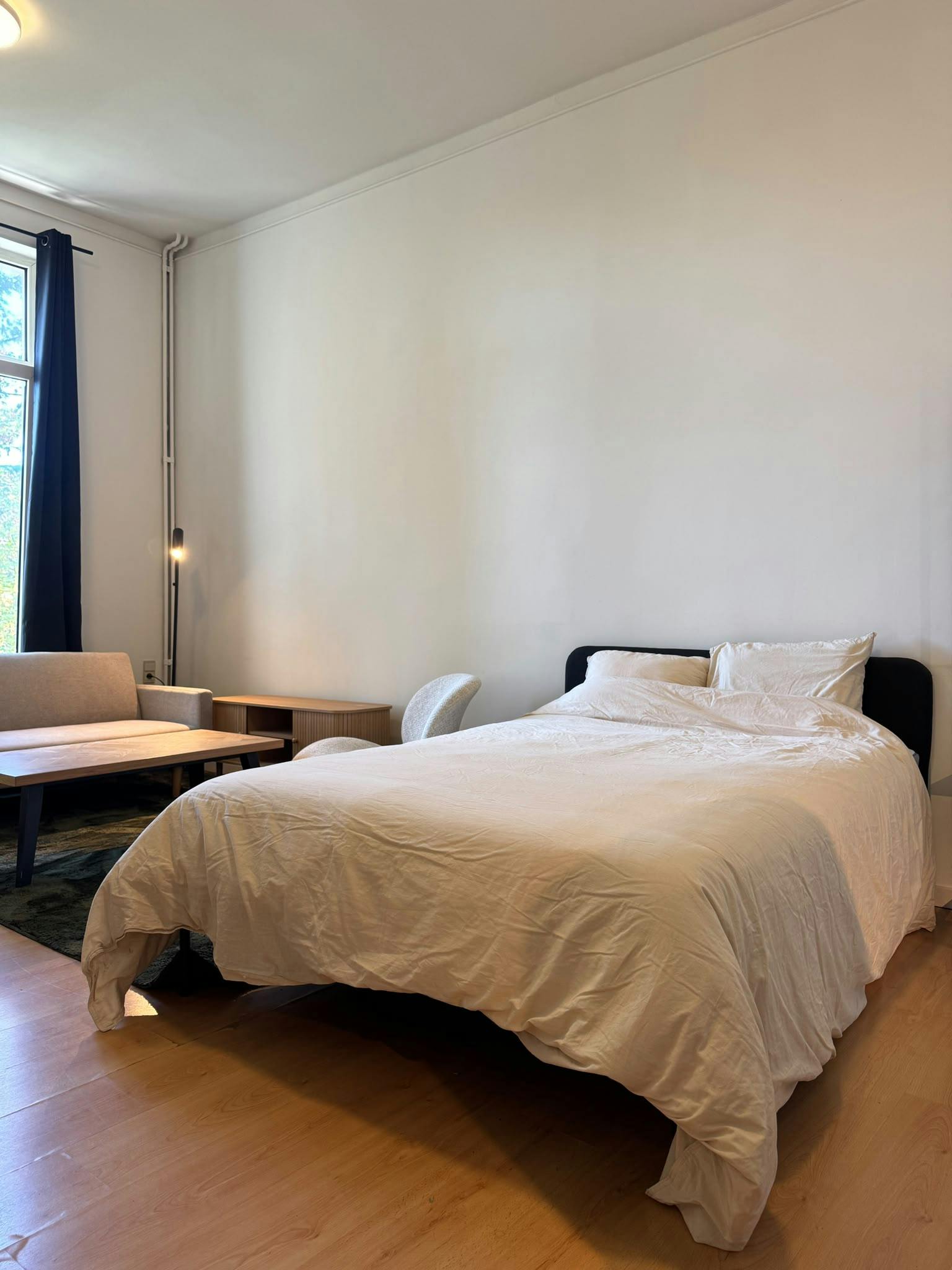 Studio te huur voor € 730 per maand in Brussels, Rue Royale
