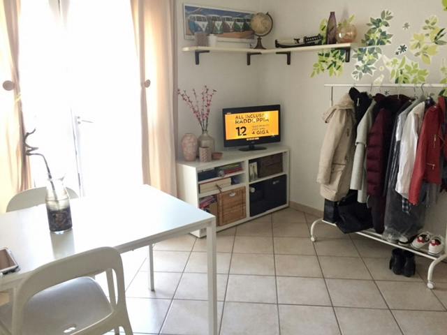 Appartement te huur voor € 950 per maand in Milan, Via Luigi Manzotti
