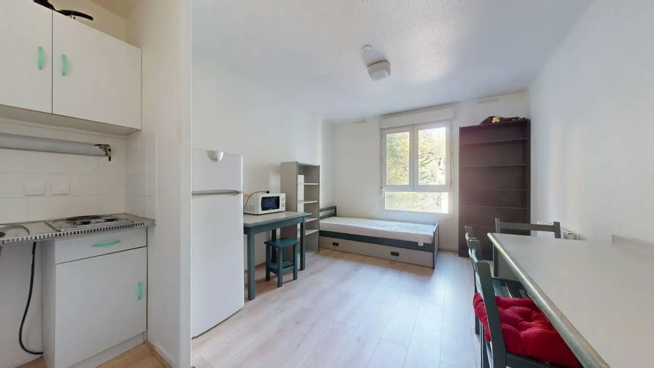 Studio à louer pour 550 €/mois à Lyon, Rue Eugène Pons