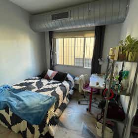 Private room for rent for €455 per month in Sevilla, Calle Porvenir