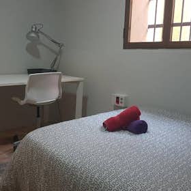 Private room for rent for €410 per month in Sevilla, Calle Porvenir