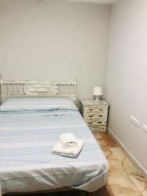 Privé kamer te huur voor € 385 per maand in Sevilla, Calle Porvenir