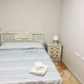 Private room for rent for €385 per month in Sevilla, Calle Porvenir