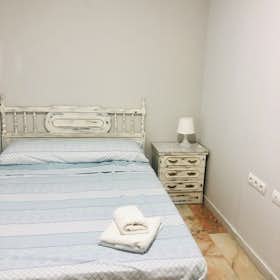 Cameră privată de închiriat pentru 385 EUR pe lună în Sevilla, Calle Porvenir