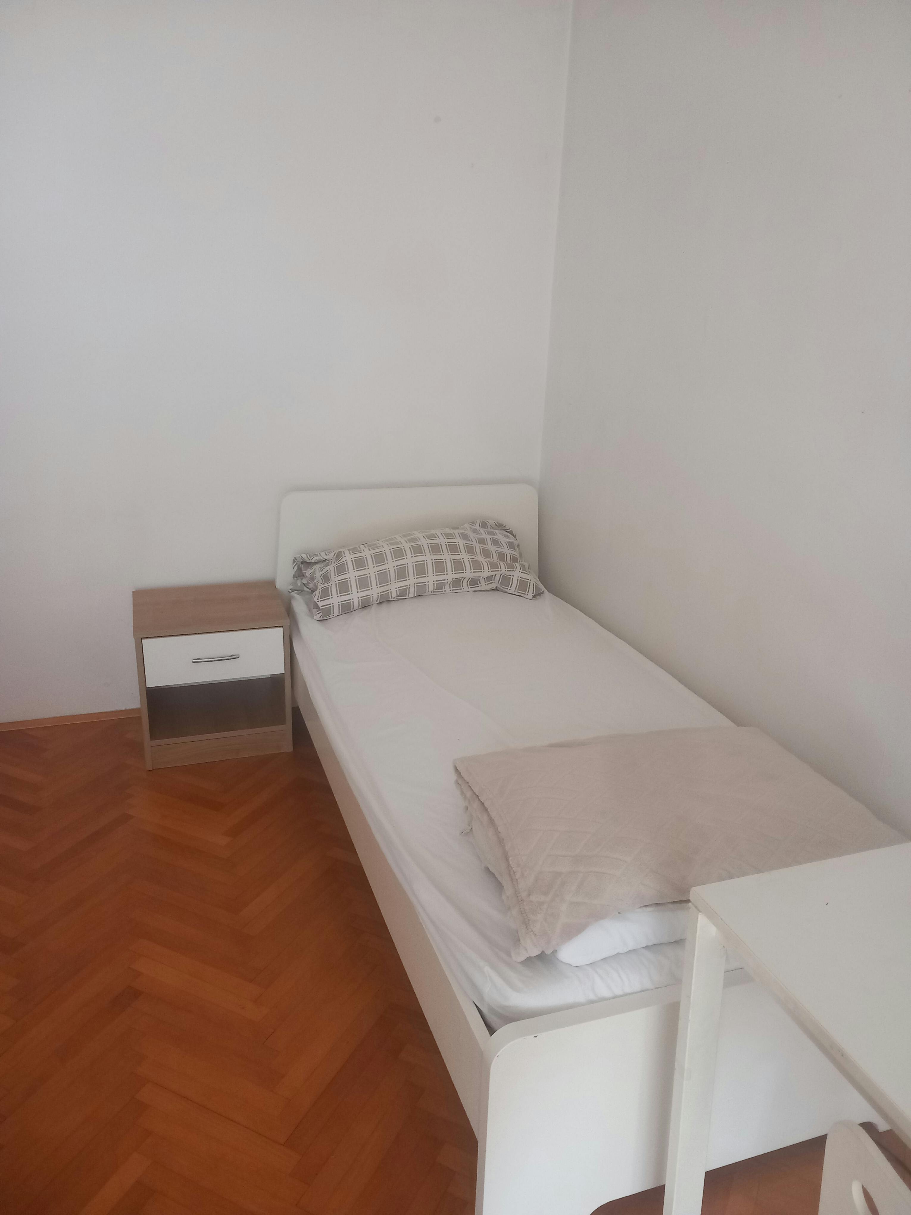 WG-Zimmer zu mieten für 590 € pro Monat in Ljubljana, Triglavska ulica