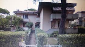 Apartamento para alugar por € 850 por mês em Marina di Pisa-Tirrenia-Calambrone, Via delle Margherite