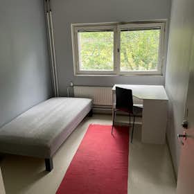Private room for rent for €467 per month in Helsinki, Rukkilanrinne