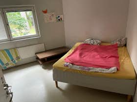 Private room for rent for €520 per month in Helsinki, Rukkilanrinne