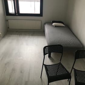 Privé kamer for rent for € 495 per month in Helsinki, Vellikellontie