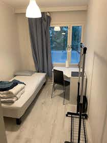 私人房间 正在以 €495 的月租出租，其位于 Helsinki, Vellikellontie
