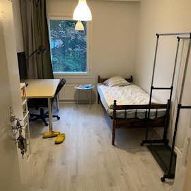 Отдельная комната сдается в аренду за 495 € в месяц в Helsinki, Vellikellontie