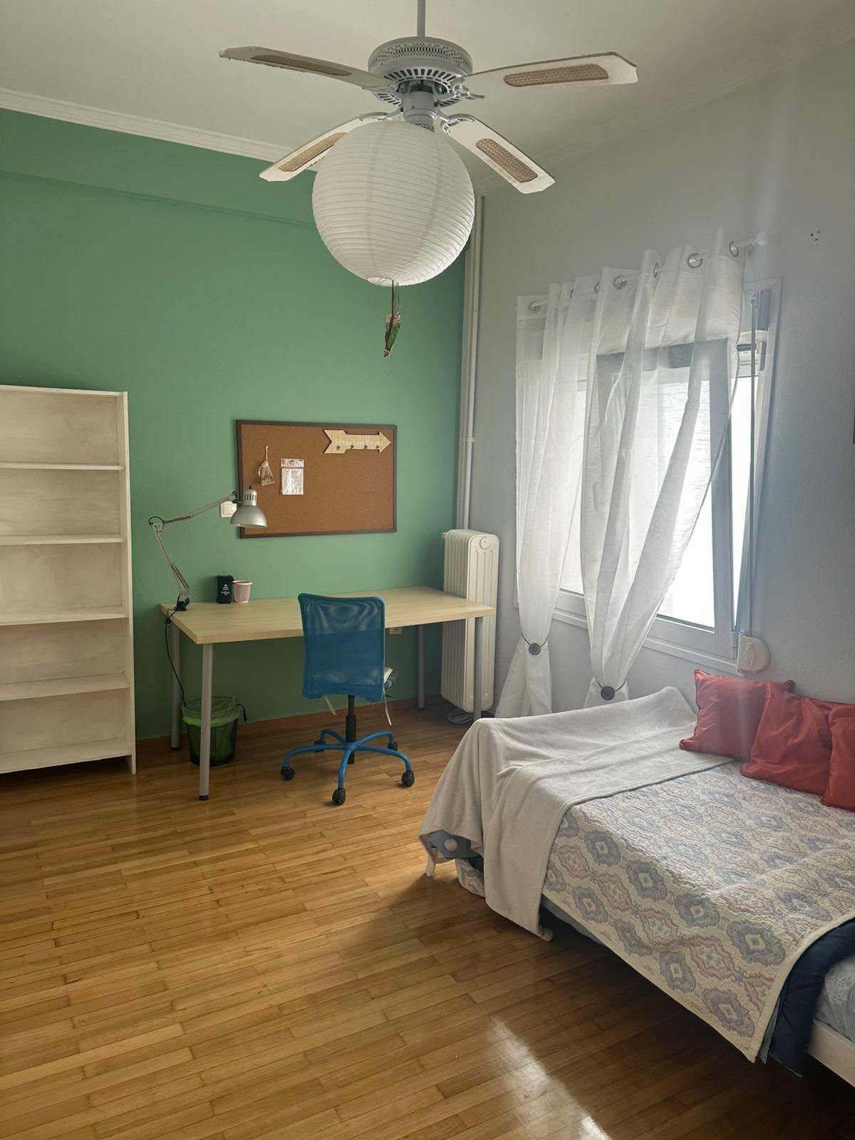 Chambre privée à louer pour 330 €/mois à Néa Kypséli, Skyrou