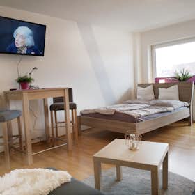 单间公寓 正在以 €1,800 的月租出租，其位于 Munich, Karwendelstraße