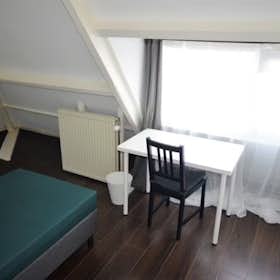 Chambre privée for rent for 750 € per month in Voorburg, Heeswijkstraat
