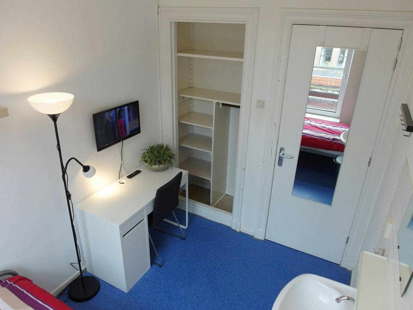 Private room for rent for €595 per month in Rotterdam, Voorschoterlaan