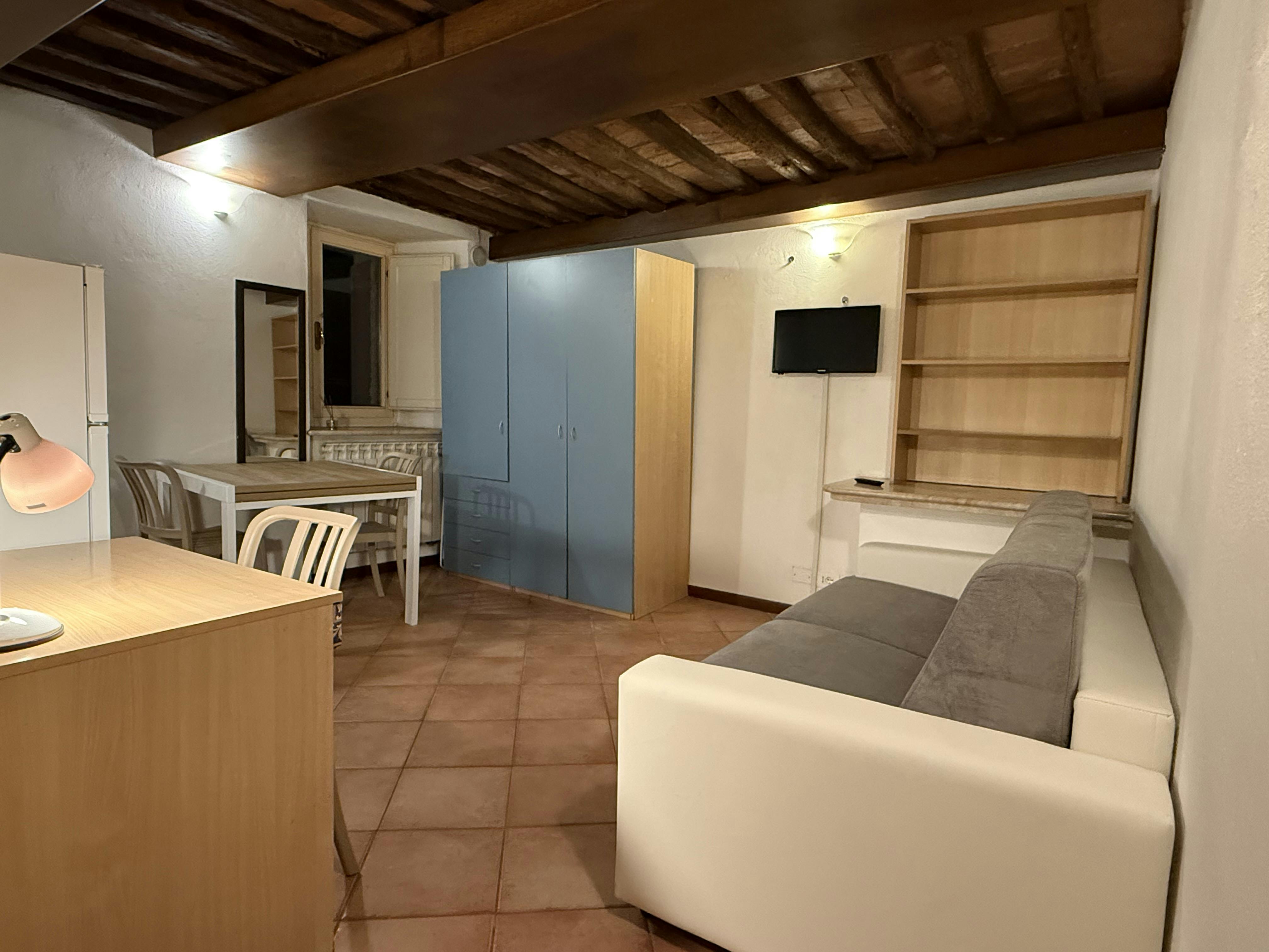 Studio for rent for €600 per month in Siena, Via Vallerozzi