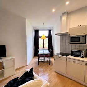 Apartment for rent for €1,300 per month in Berlin, Emser Straße