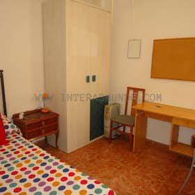 WG-Zimmer for rent for 210 € per month in Córdoba, Calle Infanta Doña María