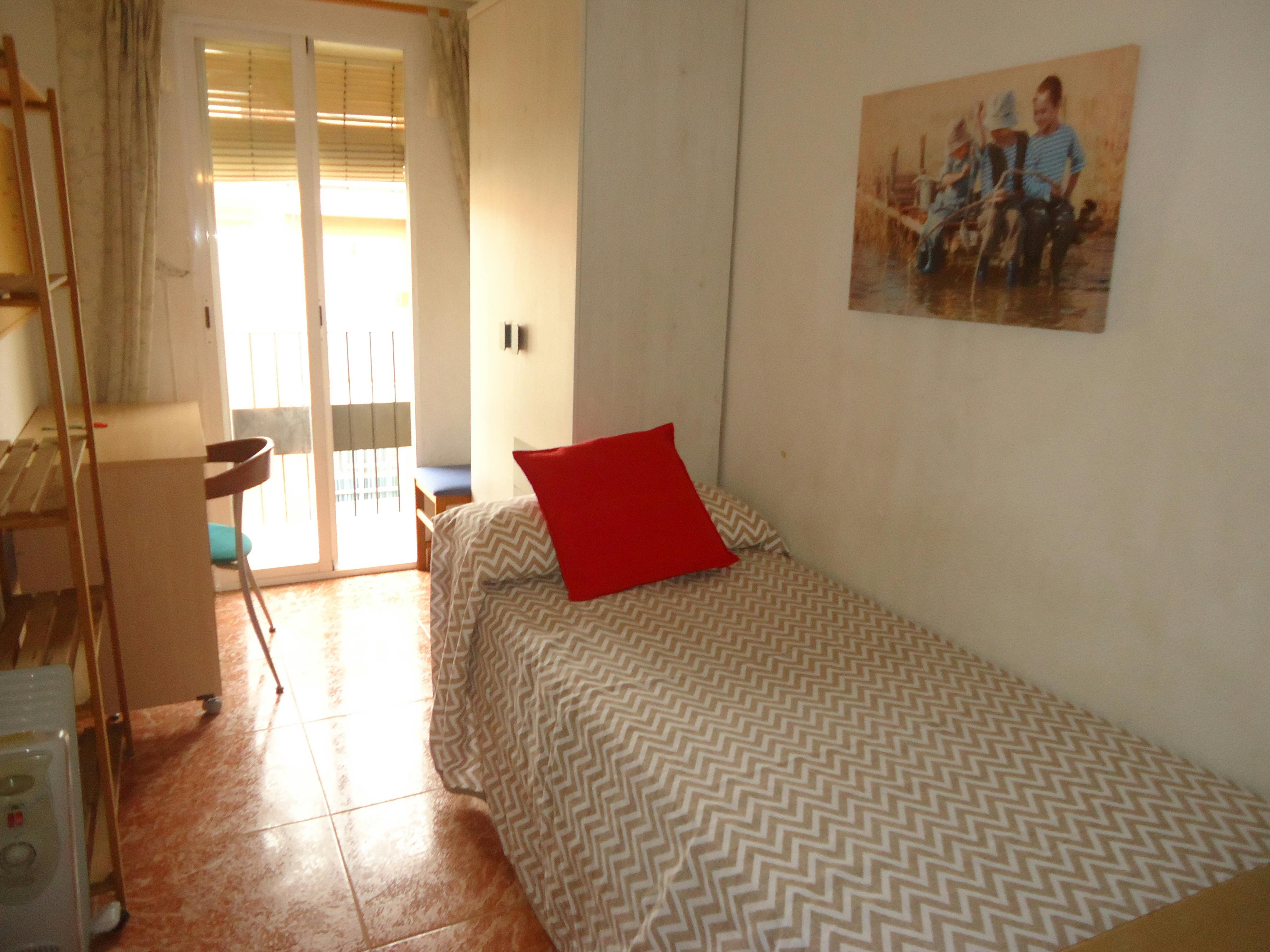 Приватна кімната за оренду для 220 EUR на місяць у Córdoba, Calle Infanta Doña María