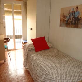 Private room for rent for €210 per month in Córdoba, Calle Infanta Doña María