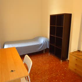 Private room for rent for €245 per month in Córdoba, Calle Damasco
