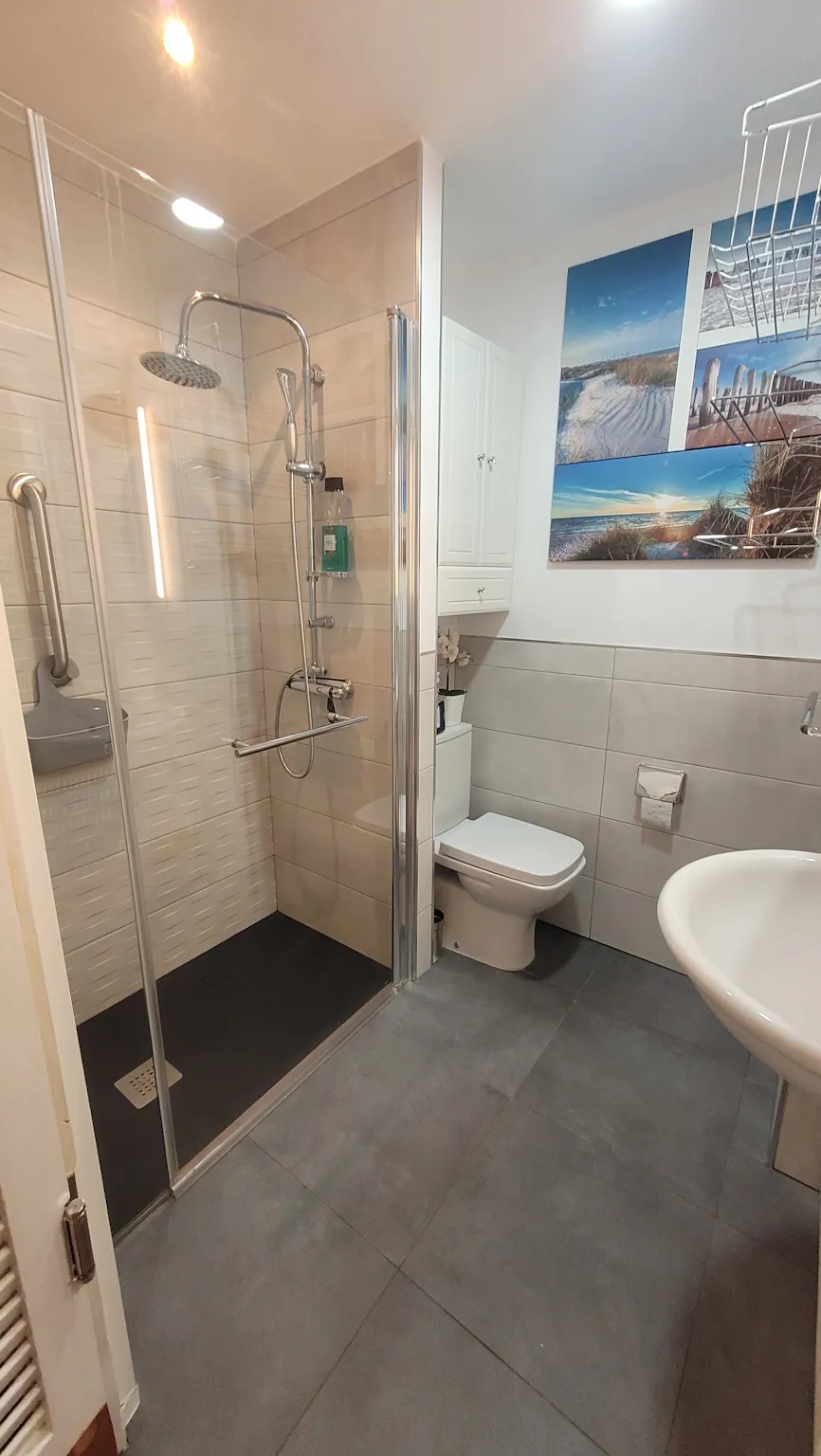 1-Bedroom Apartment in Travesía de Andrés Mellado, Madrid (681181) ROOM 4