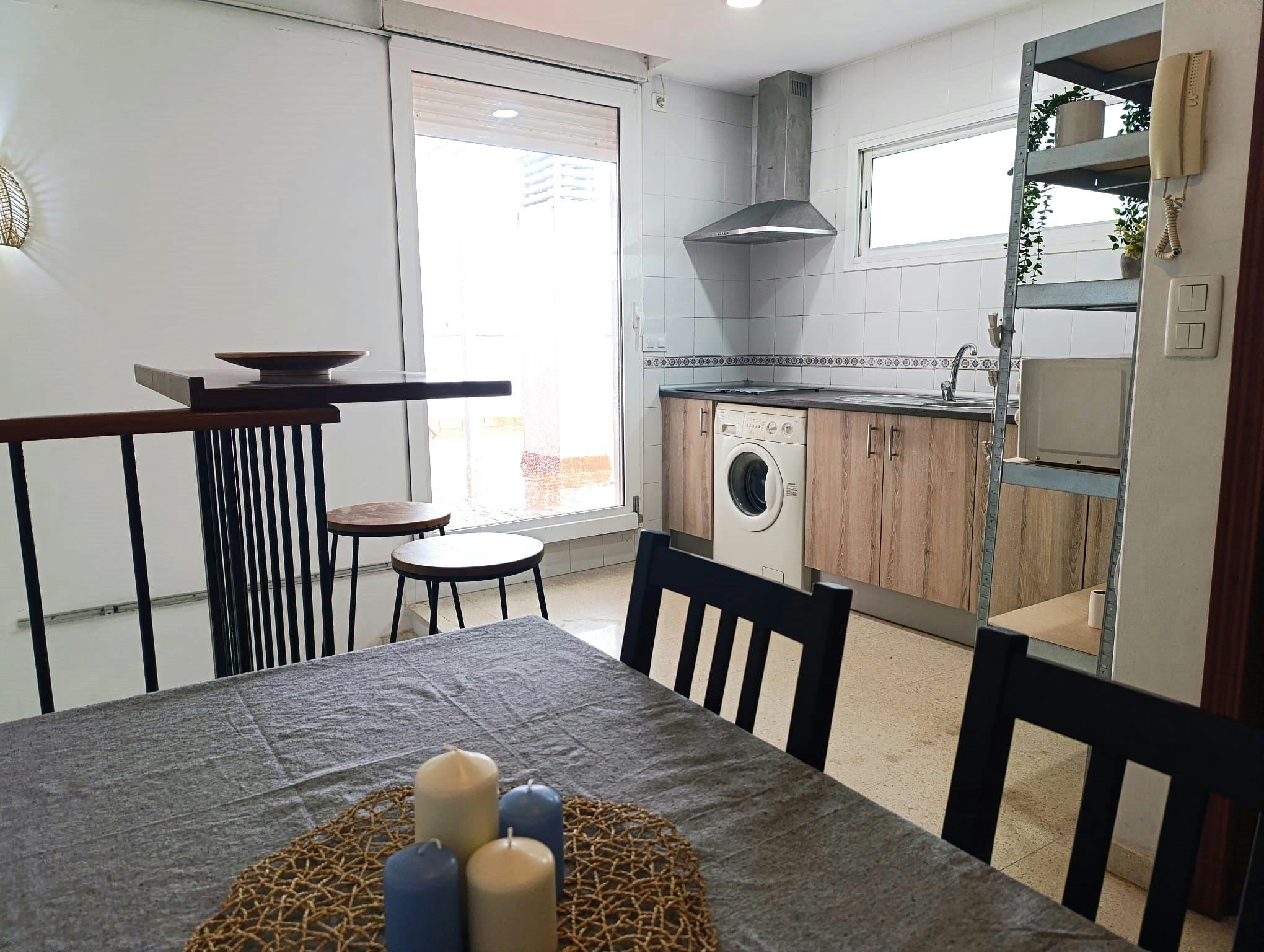 Apartment for rent for €1,500 per month in Sevilla, Plaza San Martín