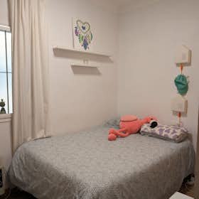 Private room for rent for €675 per month in Sevilla, Calle Benidorm