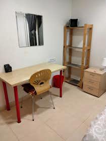 Отдельная комната сдается в аренду за 200 € в месяц в Murcia, Calle Puerta Nueva
