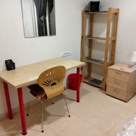 Stanza privata for rent for 200 € per month in Murcia, Calle Puerta Nueva