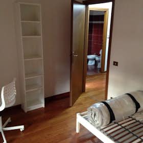 Pokój prywatny do wynajęcia za 500 € miesięcznie w mieście Rome, Via Luigi Ploner