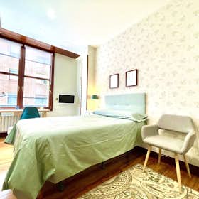 Private room for rent for €660 per month in Bilbao, Iparraguirre Kalea