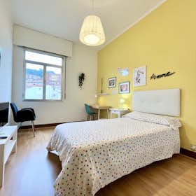 Приватна кімната за оренду для 590 EUR на місяць у Bilbao, Calle Huertas de la Villa