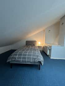 Privé kamer te huur voor € 450 per maand in Leeuwarden, Julianalaan