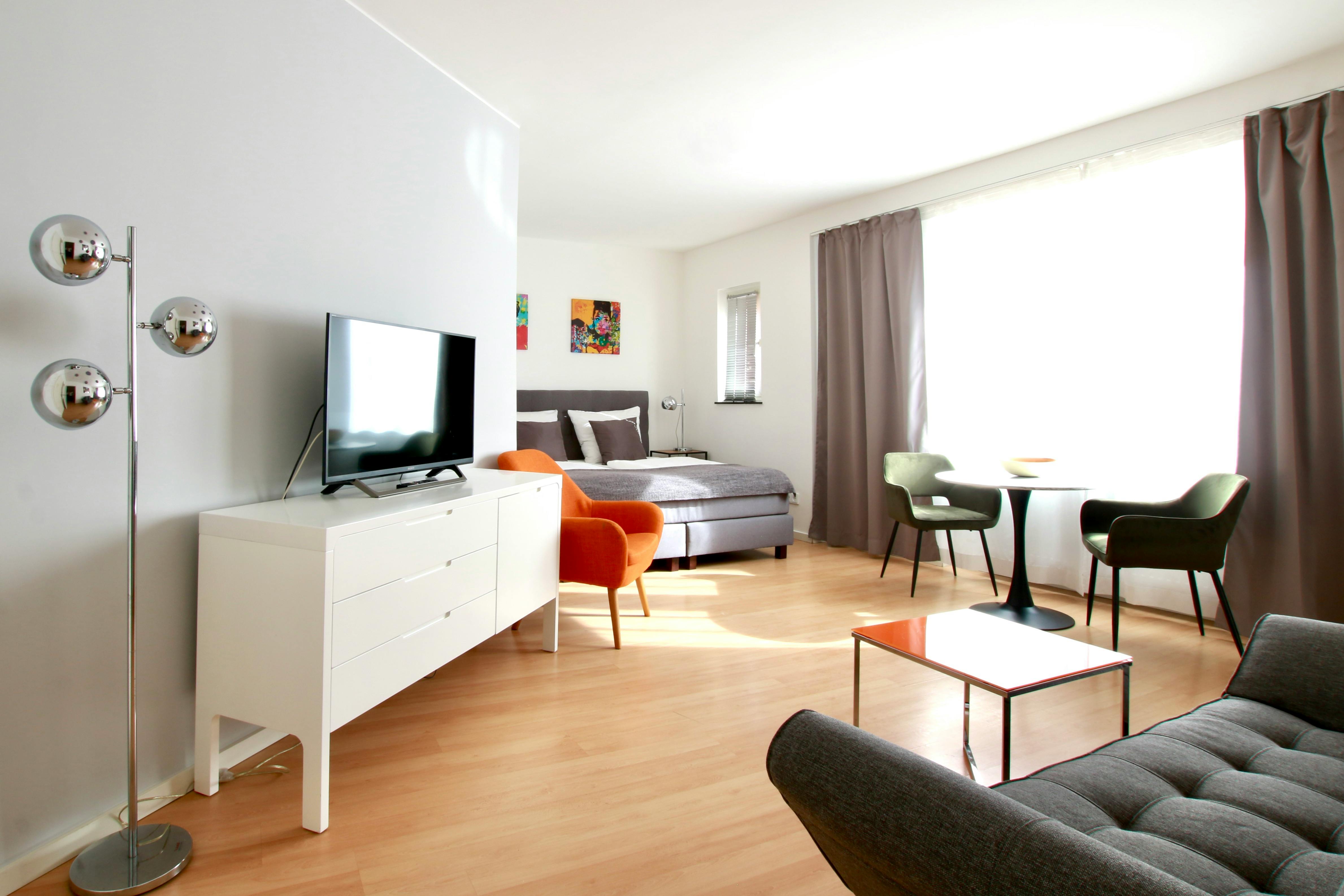 Studio for rent for €2,180 per month in Köln, Bismarckstraße