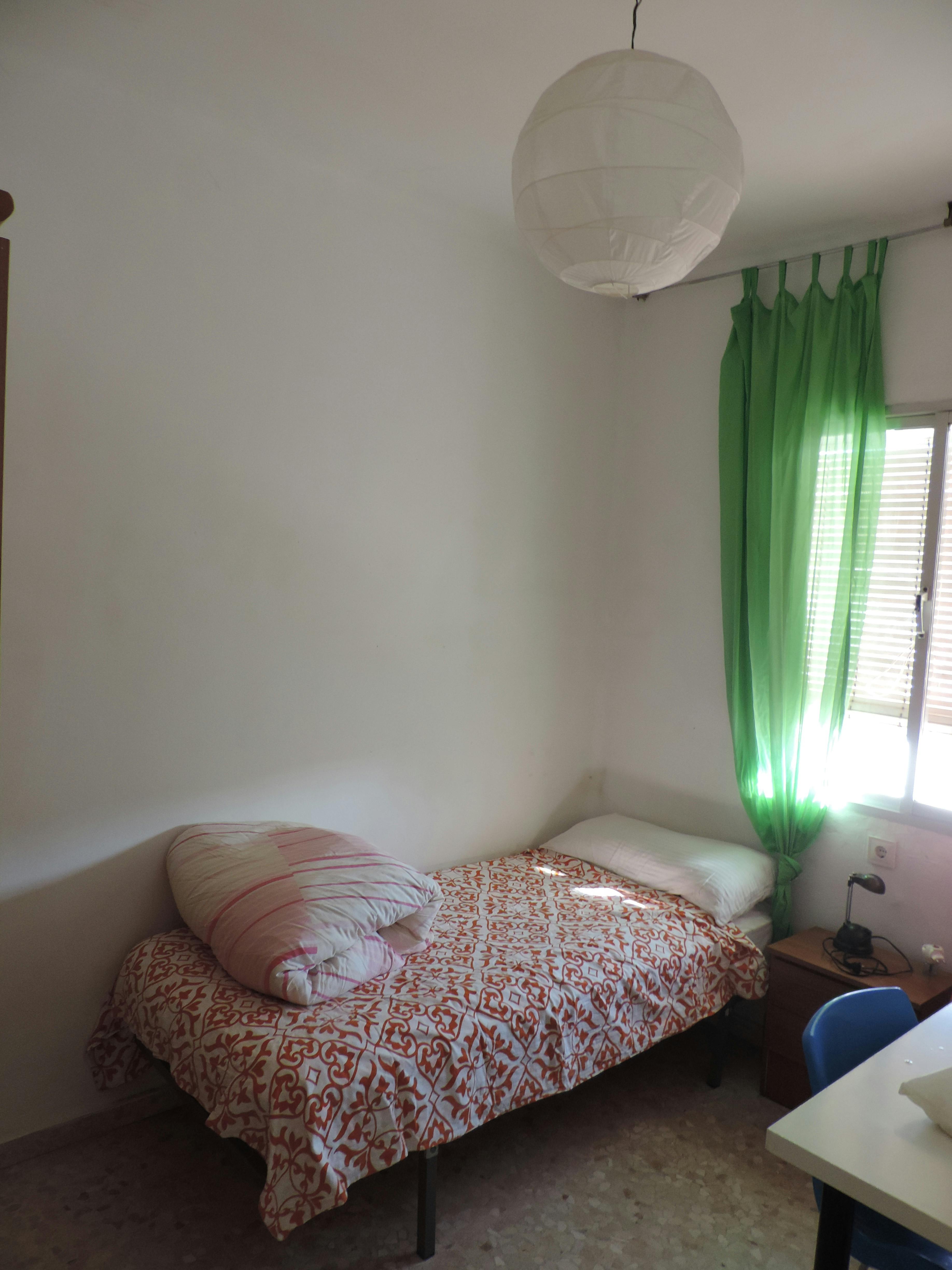 Private room for rent for €305 per month in Posadas, Calle de la Villa