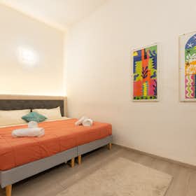 Apartment for rent for €1,250 per month in Florence, Via della Pergola